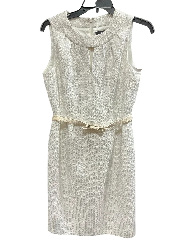 Dress Party Short By Tahari By Arthur Levine In Cream & Silver, Size: 6